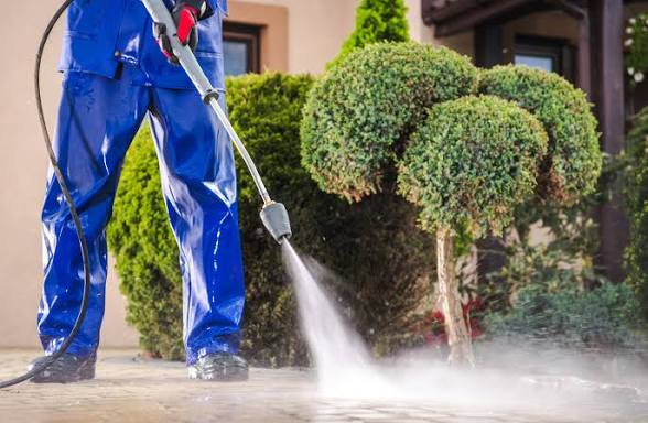Pressure washing paving